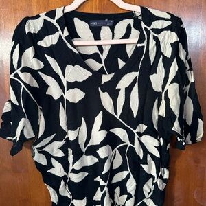 Black‎ and Cream Leaf V-Neck Top Viscose/Linen